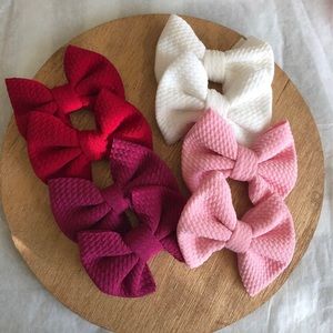 Piggies tail bows